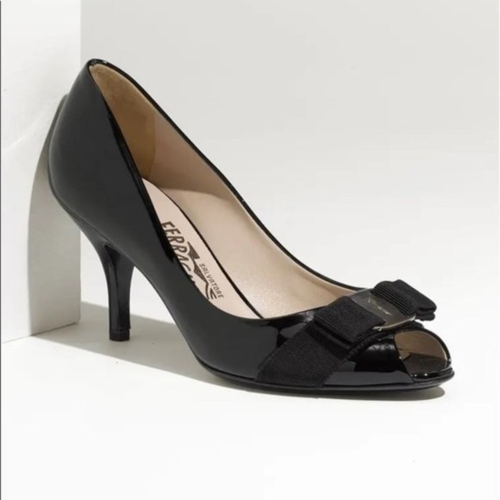 Salvatore Ferragamo Ribes 70 Vara‎ Bow Black Patent Shoes Heels Pumps 7.5 AA